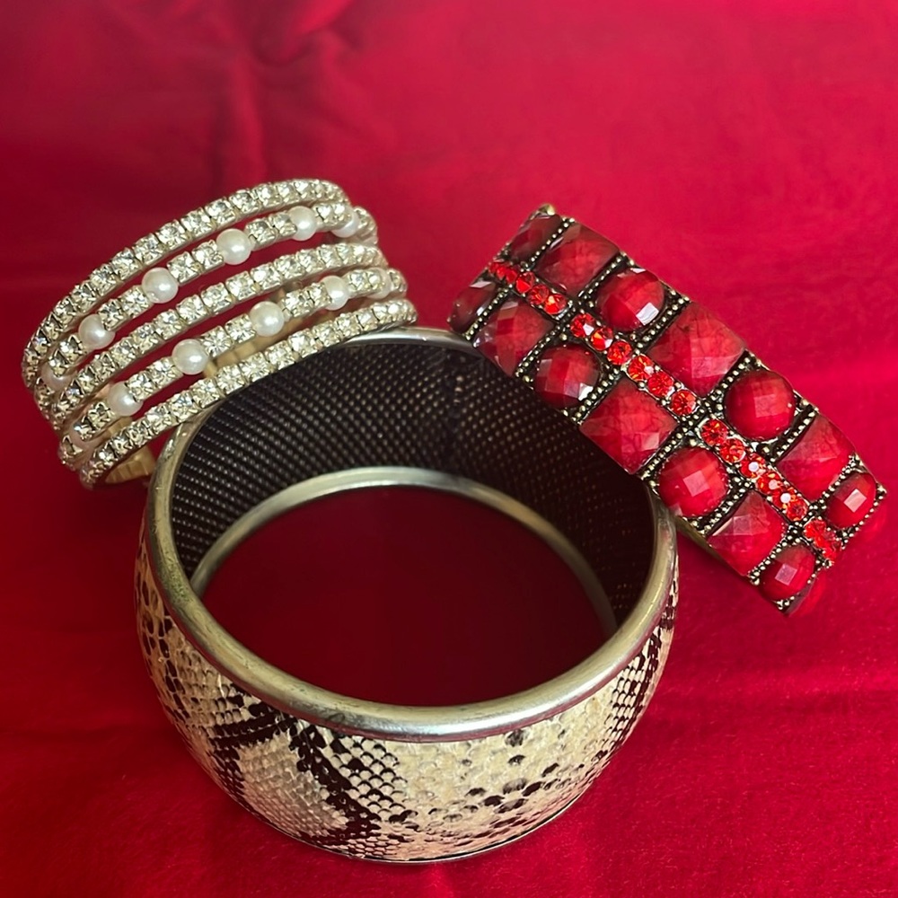 Lot of 3 bangles - no brand known